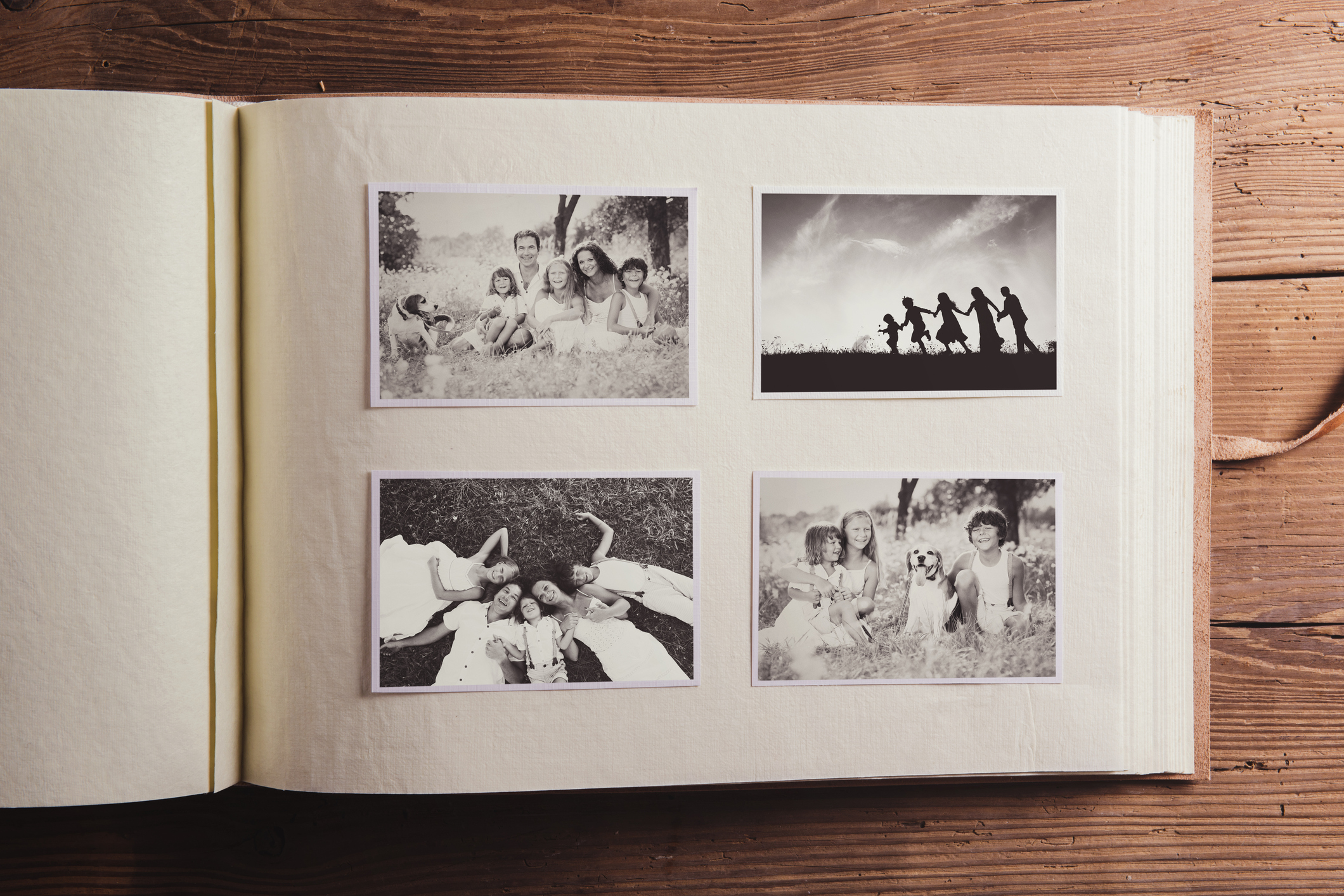 Альбом с черно белыми фотографиями