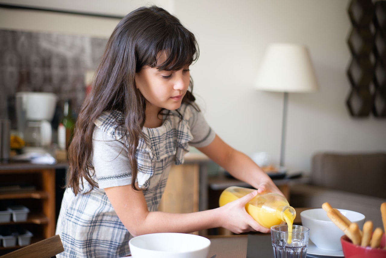Compelling Your Kids to Serve | The Parent Cue Blog