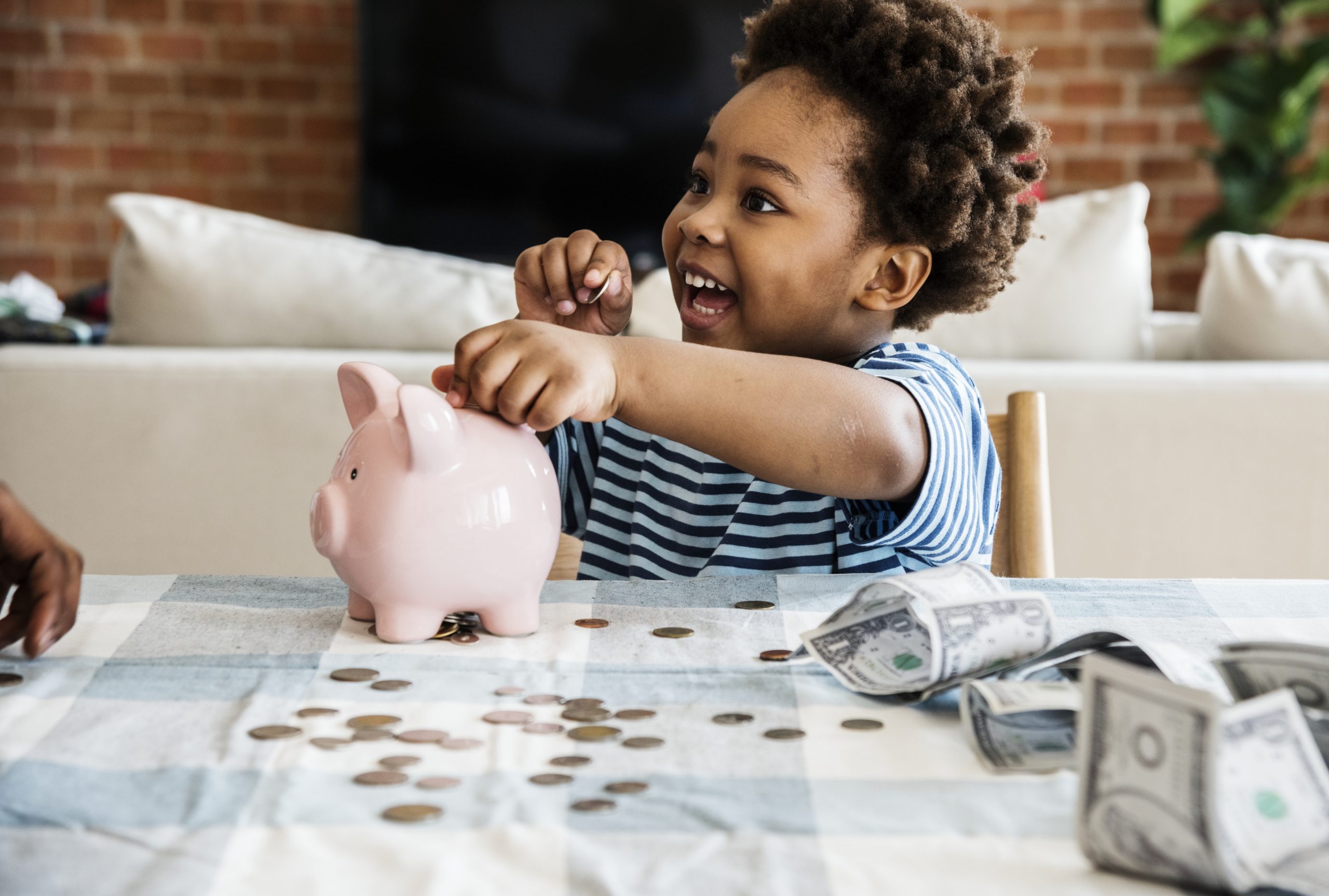 How to Teach Your Kids to Manage Money at Any Age | Parent Cue Blog