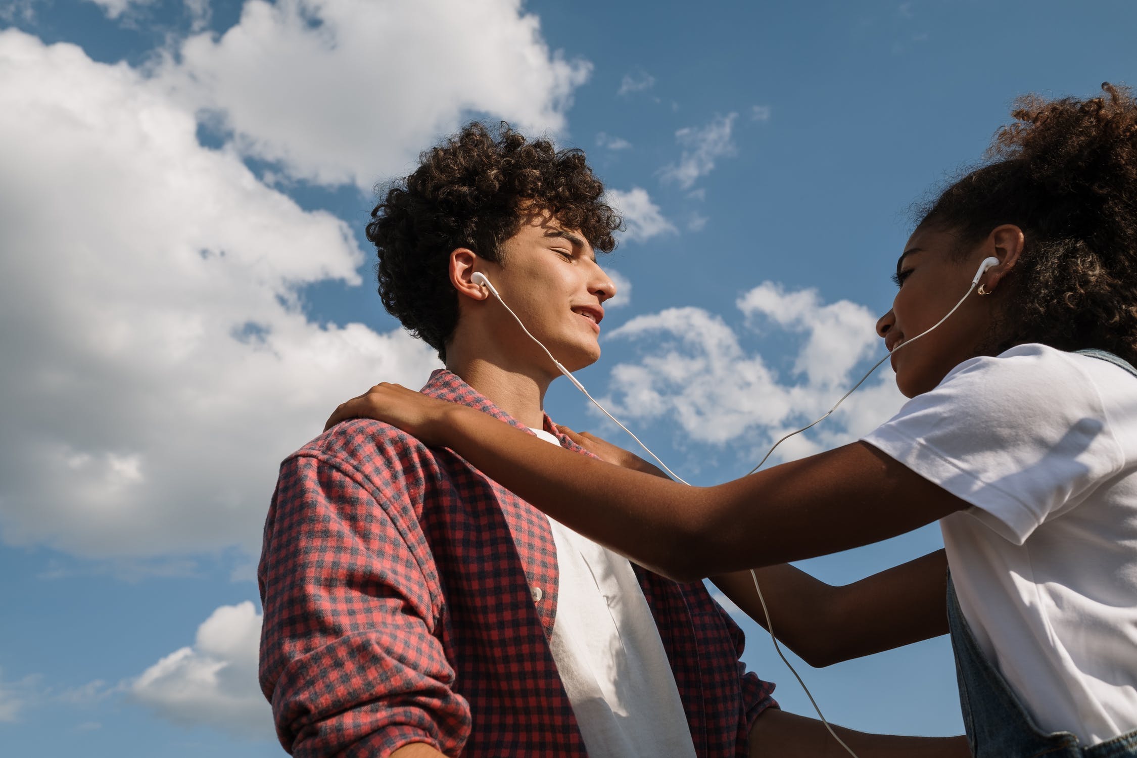 Three Things You Need to Know About Your Teen and Dating | Parent Cue Blog